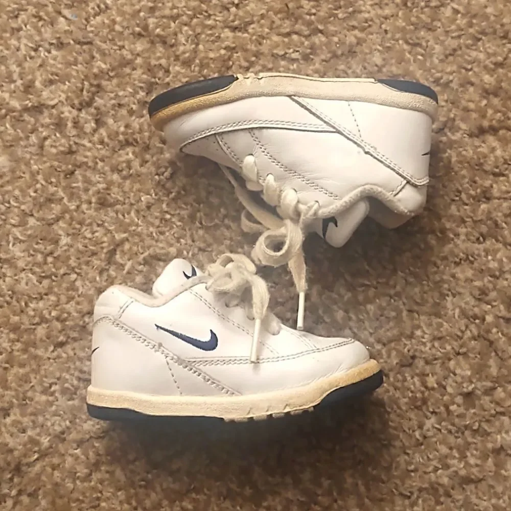 Nike Vintage Toddler Sneakers Size 4c, PRE-OWNED White Navy Blue